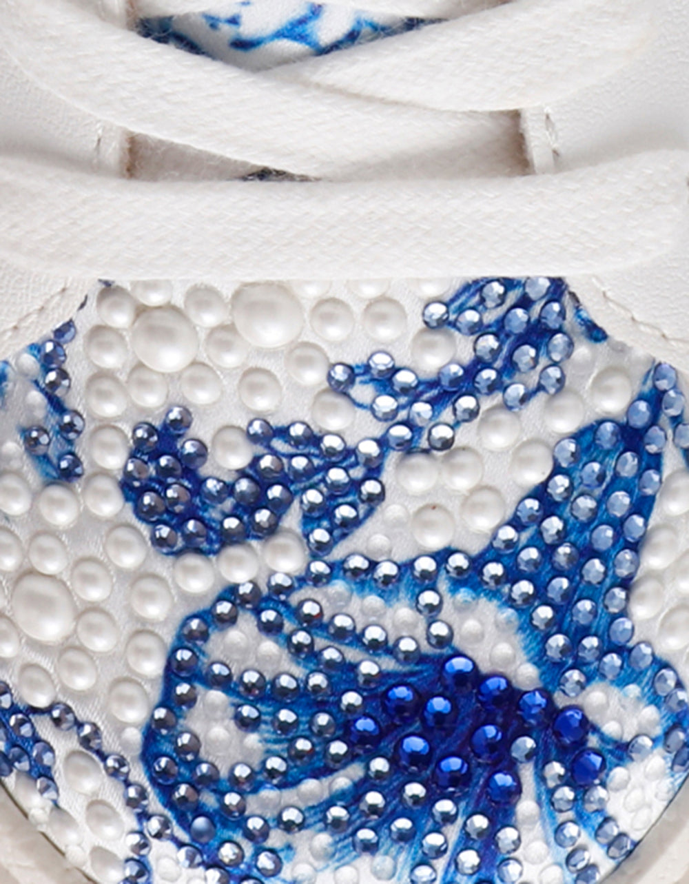 Betsey Johnson DAMON WHITE/BLUE FLORAL Women's Blue Floral Sneaker