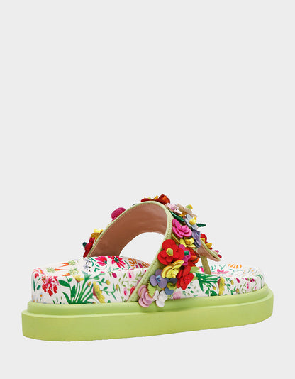 Betsey Johnson KAMMERON NATURAL FLORAL MULTI Women's Slip-On Footbed Floral Sandal